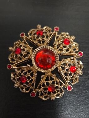 [Sarah Coventry - SERENADE] Gold-Tone Red Glass Cabochon Floral Brooch